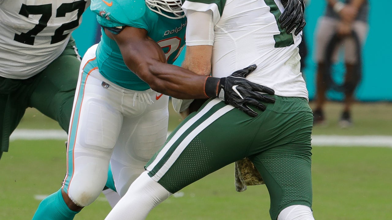 Jets’ Darnold has injured foot, could miss game vs. Bills